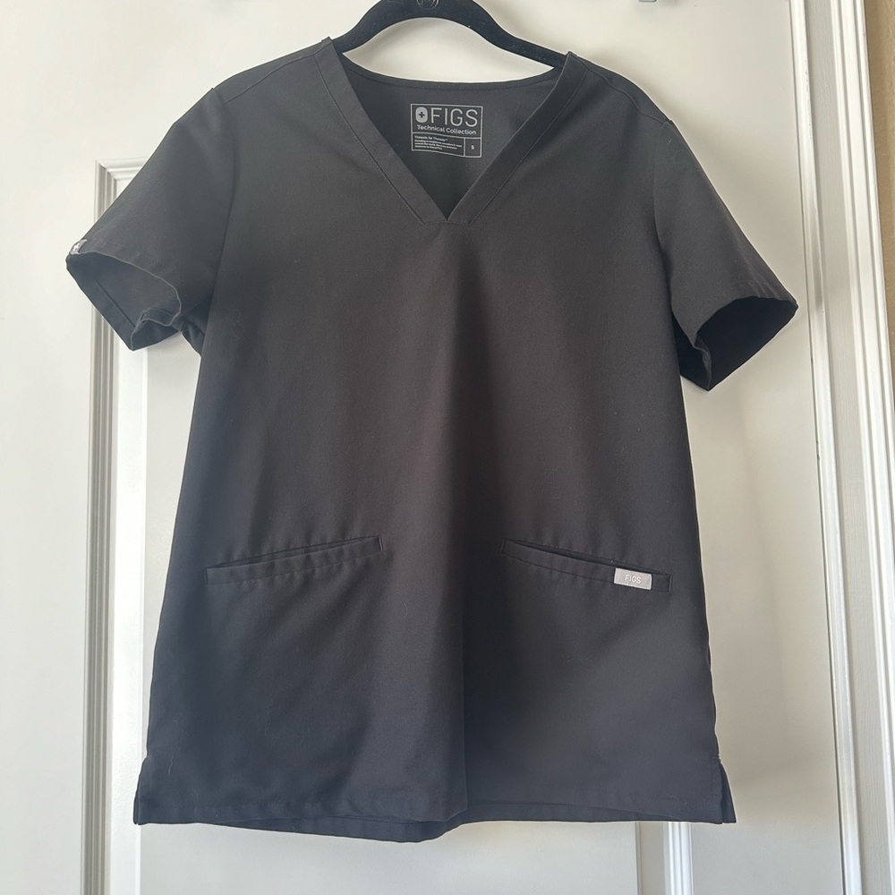 FIGS Casma 3 pocket black scrub top